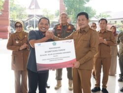 Bank Jatim Serahkan Kursi Taman CSR untuk Alun-Alun Sidoarjo
