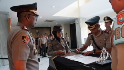 Kapolresta Sidoarjo Pimpin Sertijab Kapolsek Taman, Tekankan Integritas