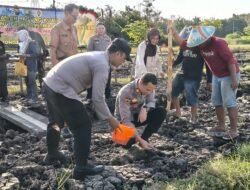 Kapolsek Wonoayu Bantu Gapoktan Tanam Jagung Dukung Swasembada Pangan