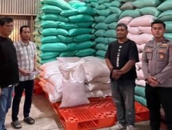 Polres Tanjungperak Bantu Petani Serahkan Jagung ke Bulog