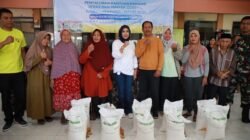 Wabup Mimik Salurkan Bantuan Pangan 594 KPM di Kecamatan Candi