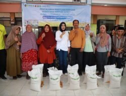 Wabup Mimik Salurkan Bantuan Pangan 594 KPM di Kecamatan Candi