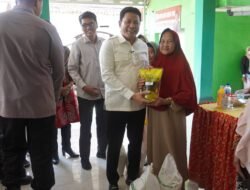 Bupati Sidoarjo Salurkan Bantuan Pangan 934 Warga Sukodono
