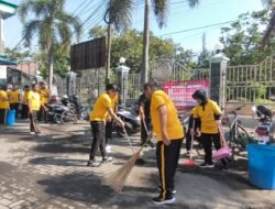 Polresta Sidoarjo Gelar Bakti Religi Bersihkan Tempat Ibadah Jelang Hari Bhayangkara