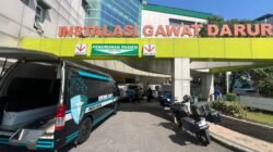 Layanan Ambulans Gratis, Polres Gresik Evakuasi Pasien ke RSUD Ibnu Sina