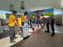 Polres Malang Gelar Bakti Religi Bersihkan Vihara Pondok Meta Lawang