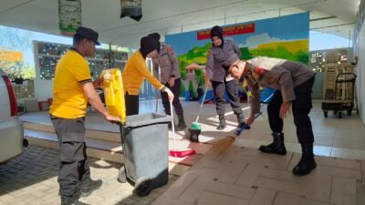 Polres Malang Gelar Bakti Religi Bersihkan Vihara Pondok Meta Lawang