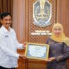 Gubernur Khofifah Terima JMSI Jatim Award 2026, Diakui Berkomitmen pada Keterbukaan Media Berkualitas