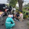 Berikan Rasa Nyaman, Anggota Polsek Buduran Bantu Evakuasi Korban Kecelakaan 