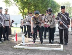 Wujud Penghormatan, Polresta Sidoarjo Laksanakan Ziarah di Makam Pahlawan 