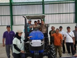 Dorong Modernisasi Pertanian, Bupati Subandi Serahkan Bantuan Alsintan dan Tinjau Koperasi Desa