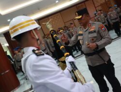 Polda Jatim Gelar Upacara Pemuliaan Nilai Luhur Tribrata dan Pataka “Tan Hana Dharma Mangrwa”