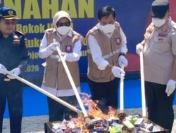 Pemusnahan Rokok Ilegal Senilai Rp13 Milyar, Bangkitkan Emosional Wabup Sidoarjo 