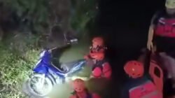 Dua Pengendara Motor Tewas Terjun ke Waduk Longstroge Kalimati Sidoarjo