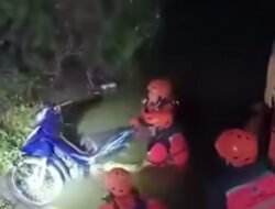 Dua Pengendara Motor Tewas Terjun ke Waduk Longstroge Kalimati Sidoarjo