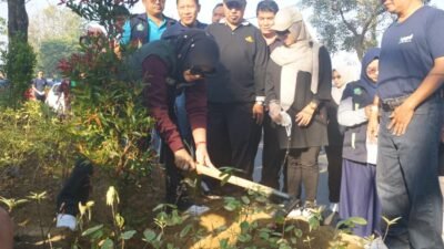 Penanaman 644 Pohon Pucuk Merah, Wabup Sidoarjo Tekankan Kesadaran Masyarakat 