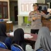 Polsek Balongbendo Edukasi Bahaya Narkoba dan Kenalkan Hotline 110