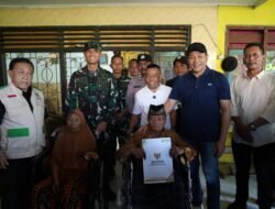 Sidaki Rumah Warga, Bupati Subandi Serahkan Alat Bantu dan Pastikan Bedah Rumah Segera Dikerjakan