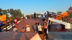 Polwan Polresta Sidoarjo Kawal Keamanan Car Free Day Alun-alun dengan Pendekatan Humanis
