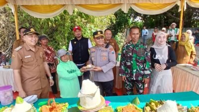 Dampingi Petani Panen Jagung Kuartal III, Polsek Balongbendo Perkuat Ketahanan Pangan Nasional
