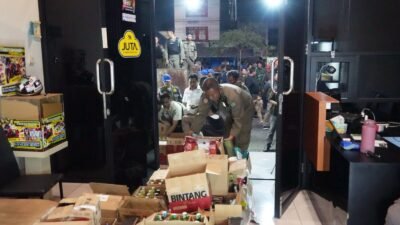 Pemkab Sidoarjo Gelar Razia Serentak di 18 Kecamatan, 1.696 Botol Diamankan