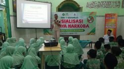 Cegah Sejak Dini, Polsek Buduran Tanamkan Kesadaran Bahaya Narkoba kepada Pelajar MI 1 Sidoarjo