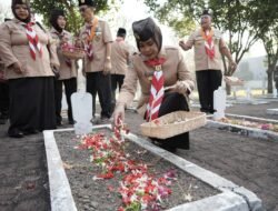 Peringati Hari Pramuka ke-65, Wabup Mimik Pimpin Ziarah Makam Pahlawan