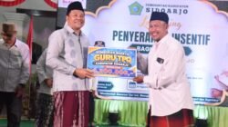Bupati Sidoarjo Serahkan Insentif Rp23 Miliar untuk 5.500 Guru Ngaji