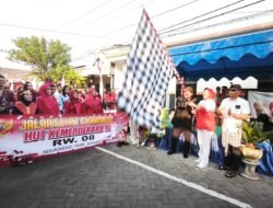 Bersama Forkopimka Wabup Sidoarjo Melepas Peserta Karnaval HUT ke-81 RI di Jala Griya