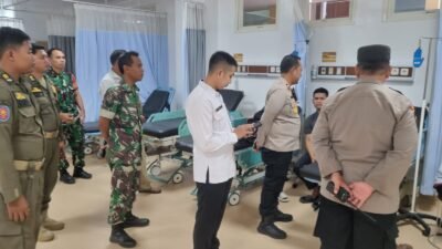 Kapolsek Sidoarjo Kota Jenguk Santri Korban Dugaan Keracunan MBG