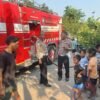 Polsek Buduran Bantu Proses pemadaman Kebakaran Lahan Kosong Damarsi