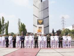 Pengabdian Tak Terputus oleh Zaman: TNI Ziarah ke TMP 10 Nopember