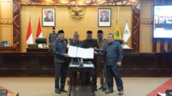 Bupati Sidoarjo Ajukan Tiga Raperda Penting ke DPR
