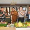 Di Sela Bakti TNI, Danrem Bhaskara Jaya Terima Kejutan Tumpeng dari Forkopimda Sumenep