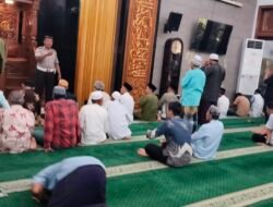 Jumat Keliling di Masjid Al Hidayah, Kapolsek Gedangan Pererat Silaturahmi dengan Warga