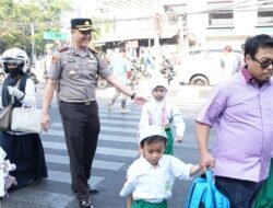 Pagi Pertama Bertugas, Kapolresta Sidoarjo Langsung Turun ke Jalan Raya