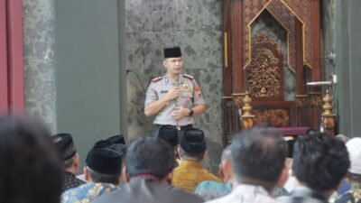 Mempererat Kedekatan Polresta Sidoarjo Shalat Jumat Keliling di Sukodono 