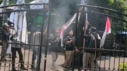 Kembali Didemo, Direktur PT Cakrawala Globalindo Persada Turun Langsung: Pejabat Dispendik Sidoarjo Tak Hadir