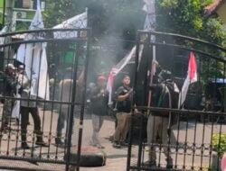 Kembali Didemo, Direktur PT Cakrawala Globalindo Persada Turun Langsung: Pejabat Dispendik Sidoarjo Tak Hadir
